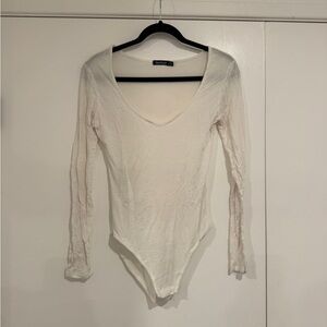 Boohoo White Long Sleeve V-Neck Bodysuit | US 4